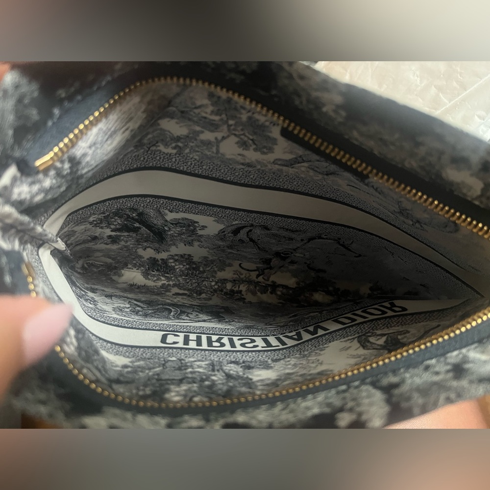Dior travel zipper pouch - Picture 7 of 7